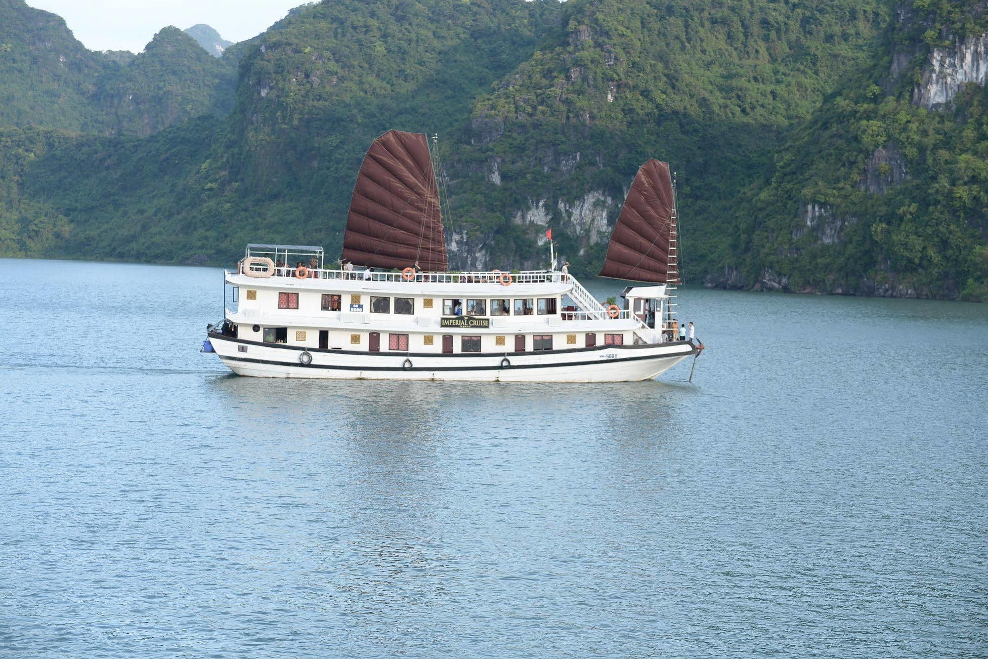 Halong Bay Full Day Trip - 6 Hours Route Hotell Ha Long Exteriör bild