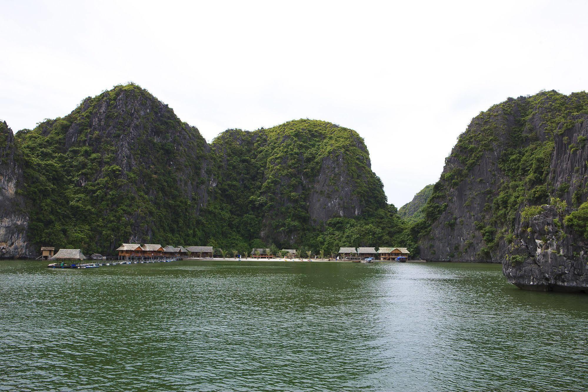 Halong Bay Full Day Trip - 6 Hours Route Hotell Ha Long Exteriör bild