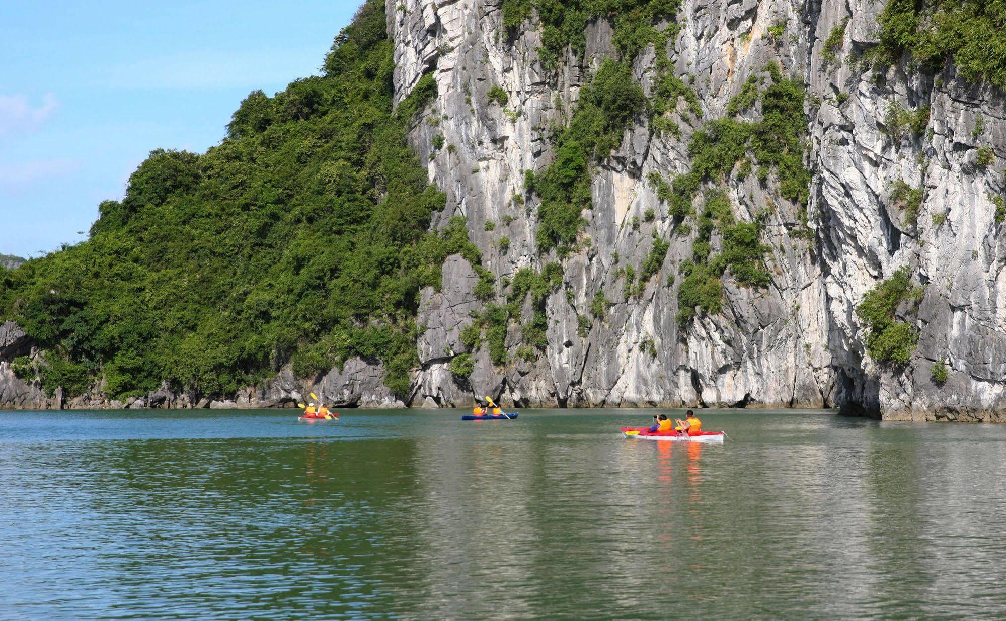 Halong Bay Full Day Trip - 6 Hours Route Hotell Ha Long Exteriör bild